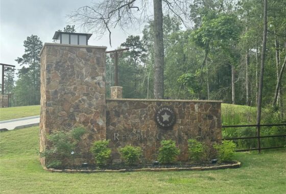 18574595 16049 forest mill road